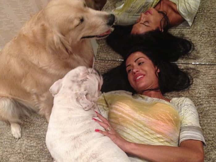 A musa fitness e seus cachorros. (Foto: Reprodução/Instagram)