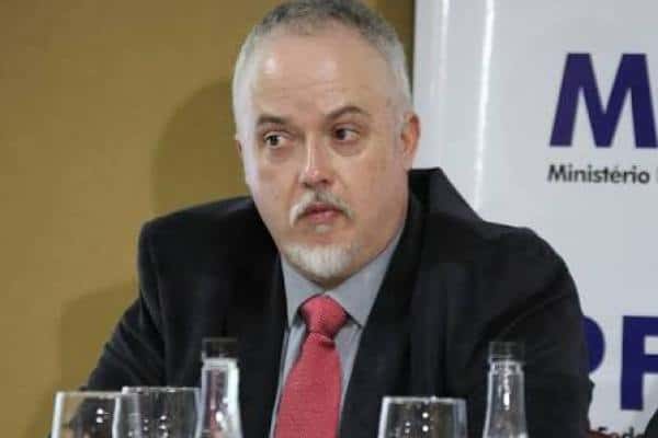 O procurador em trabalho pelo Ministério Público (Foto: Divulgação)