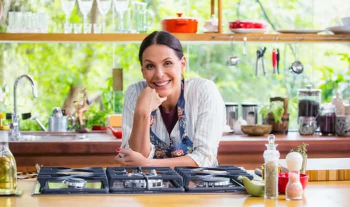 Atriz e apresentadora comanda o "Receitas da Carolina". (Foto: Divulgação)