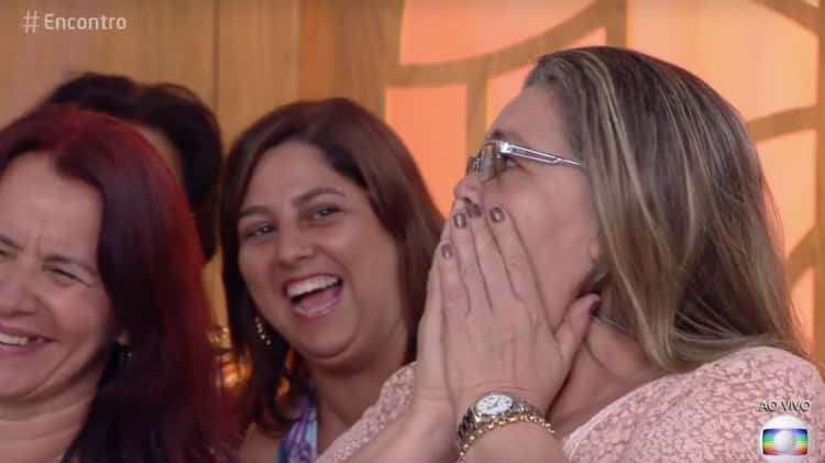 Senhora fica em choque por achar que Rodrigo Lombardi vai entrar no palco para beija-lá (Foto reprodução)