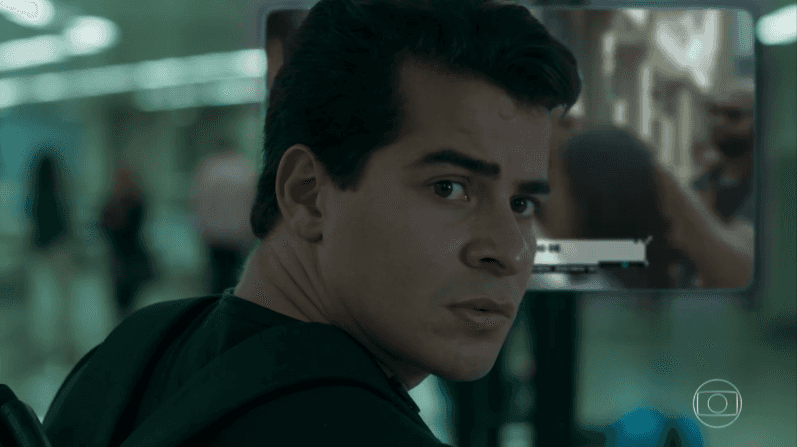 Thiago Martins (Julio) em cena de "Pega Pega" (Foto: Reprodução/Globo)