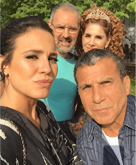 Juliana Knust e colegas de elenco nos bastidores de Belaventura. (Foto: Reprodução/Instagram)