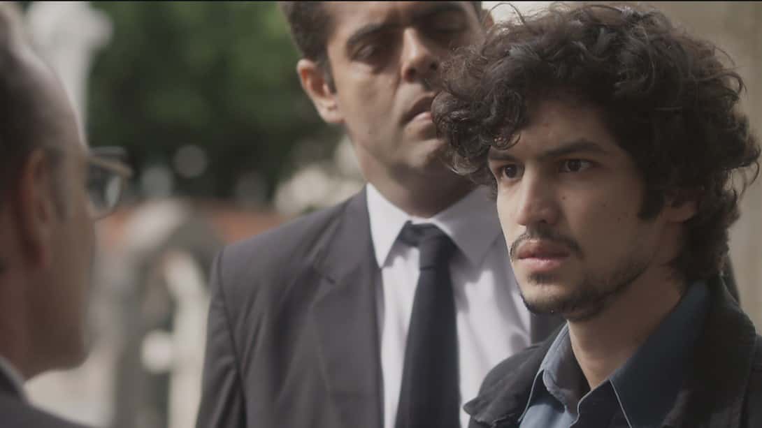 Gustavo (Gabriel Leone) em cena de "Os Dias Eram Assim" (Foto: Reprodução/Globo)
