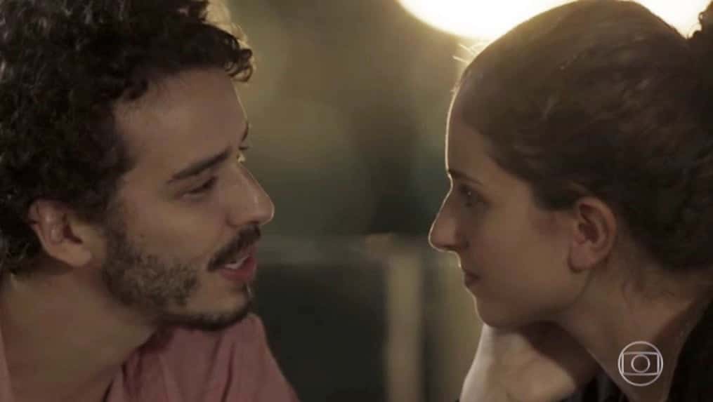 Claudio e Ivana em um jantar romântico em "A Força do Querer" (Foto: Reprodução/Globo)