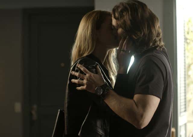 Diana e Gui em um momento de amor em "Rock Story". (Foto: Reprodução/Globo)