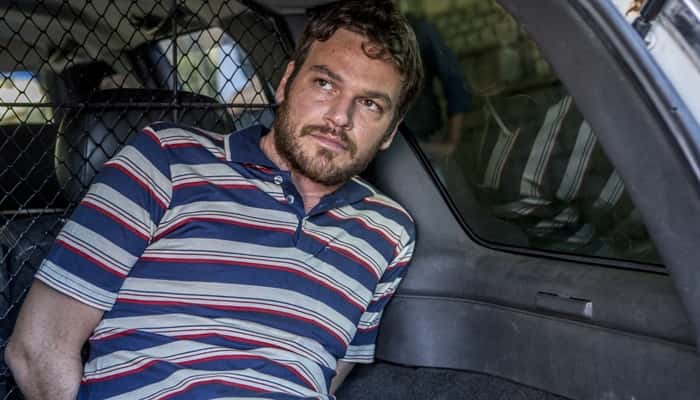 Rubinho (Emílio Dantas) é preso em "A Força do Querer" (Foto: Divulgação/Globo)