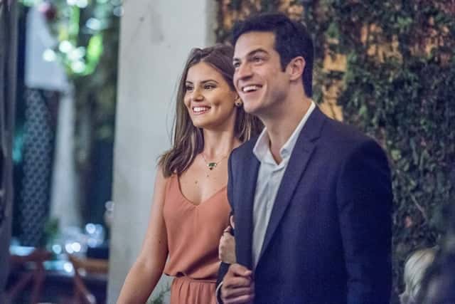 Luiza (Camila Queiroz) e Eric (Mateus Solano) em "Pega Pega" (Foto: Globo/Mauricio Fidalgo)