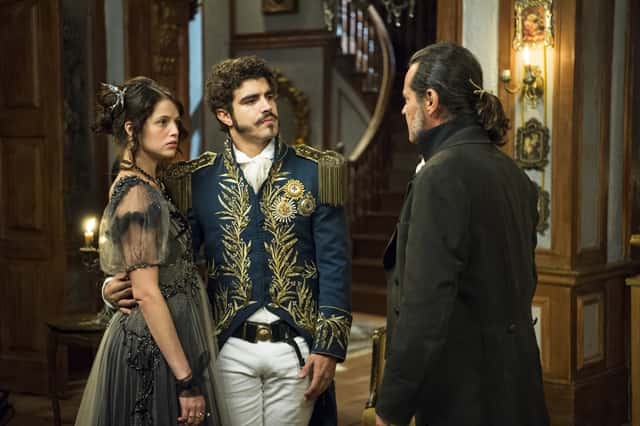 Domitila (Agatha Moreira), Pedro (Caio Castro) e Bonifácio (Felipe Camargo) em 'Novo Mundo' (Foto: Globo/Estevam Avellar)