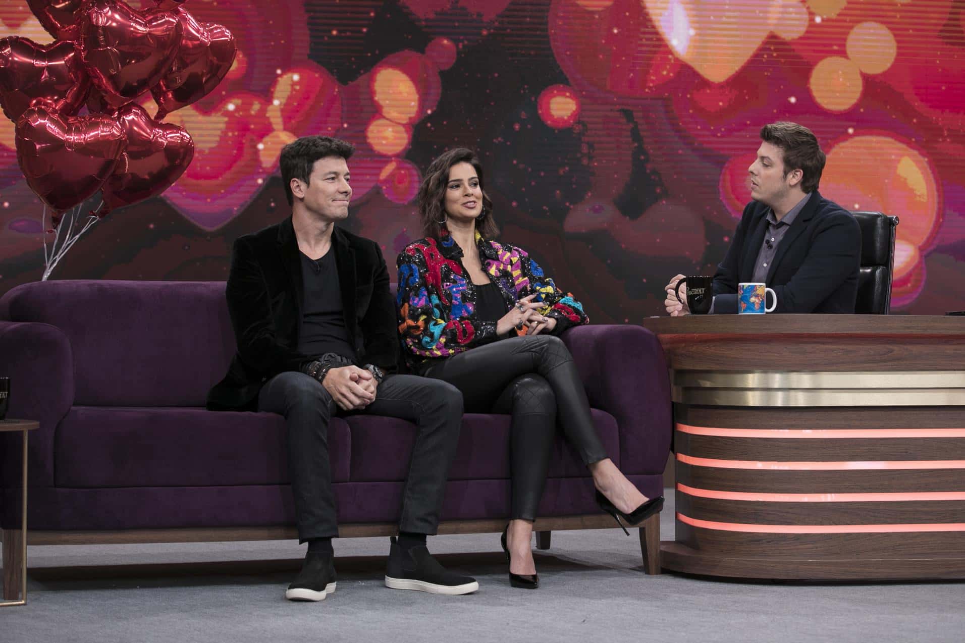 Rodrigo Faro e a esposa em entrevista para Porchat (Edu Moraes/Record TV)