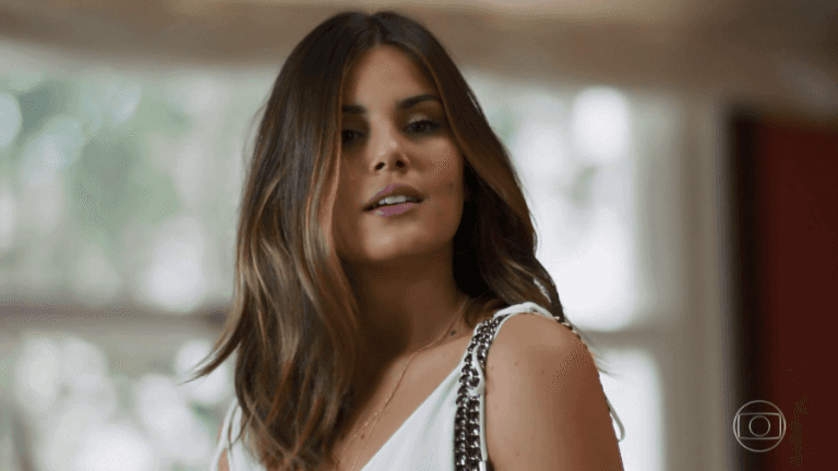 Camila Queiroz é motivo de reclamação na Globo. (Foto: Reprodução)