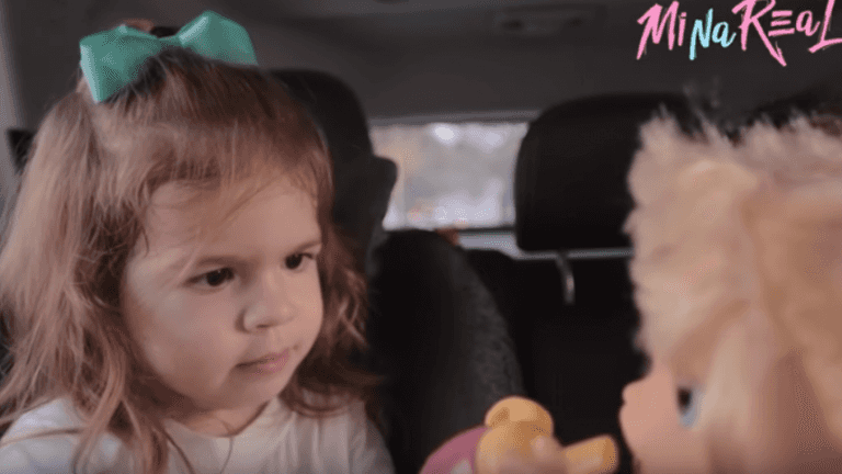 Valentina fica irritada (Foto: Reprodução)