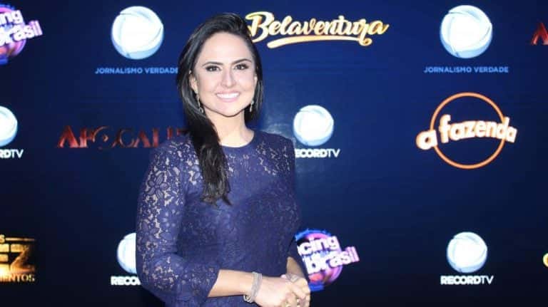 Carla Cecato comanda o "SP Record" (Foto: Divulgação/Record)