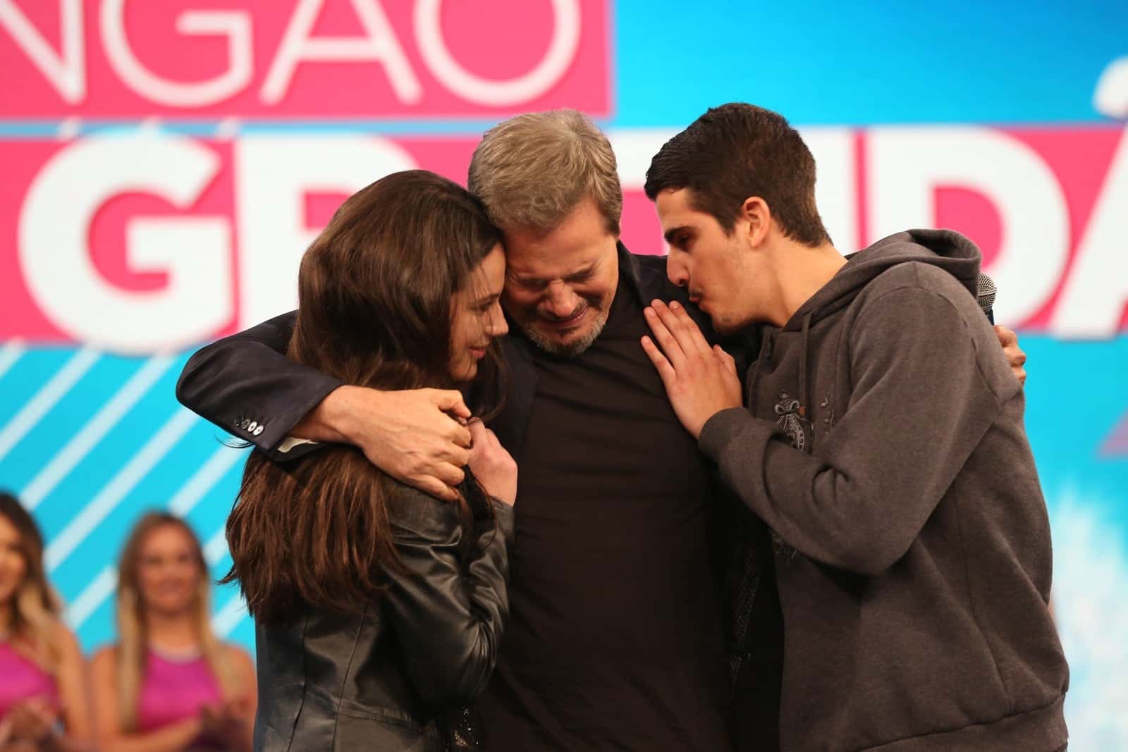 Edson Celulari e os filhos no "Domingão do Faustão" (Foto: Carol Caminha/Gshow)