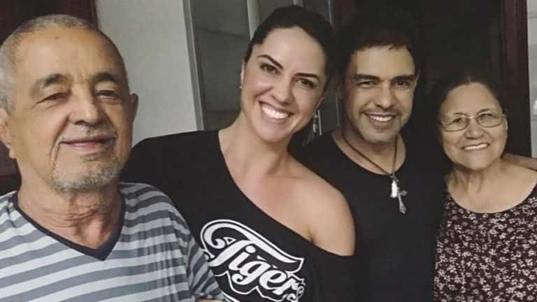 Graciele ao lado dos pais de Zezé (Foto: Reprodução)