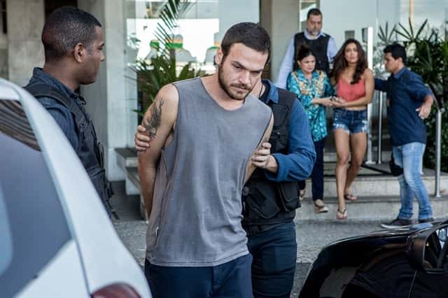 Rubinho (Emílio Dantas) é preso (Foto: Globo/Fabio Rocha)