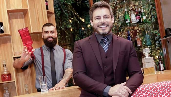 Luigi Barricelli no comando do reality "À Primeira Vista" (Foto: Divulgação)