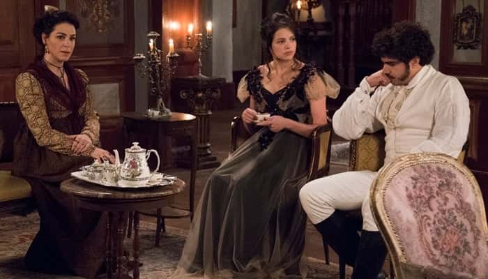 Benedita (Larissa Bracher), Domitila (Agatha Moreira),e Pedro (Caio Castro) em 'Novo Mundo' (Foto: Globo/Cesar Alves)
