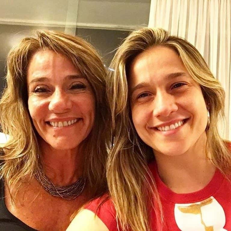 Fernanda Gentil e a mãe (Foto: Reprodução)