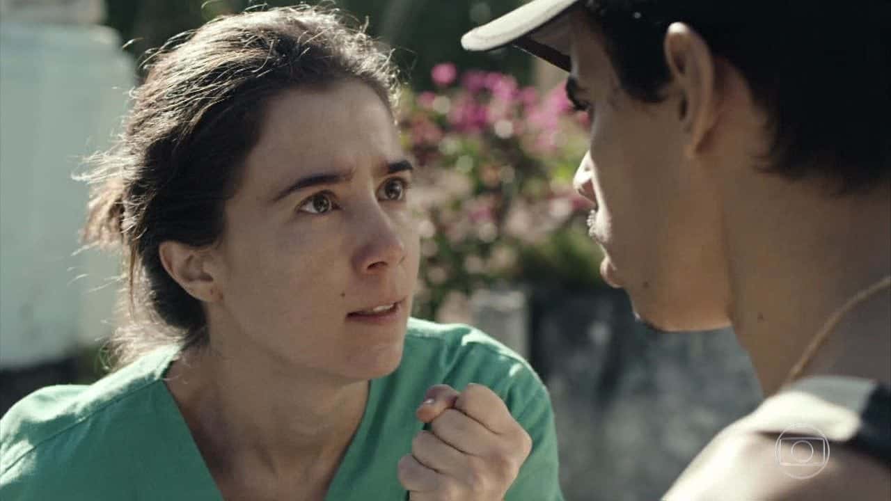 Marjorie Estiano em cena da série "Sob Pressão" (Foto: Reprodução/Globo)