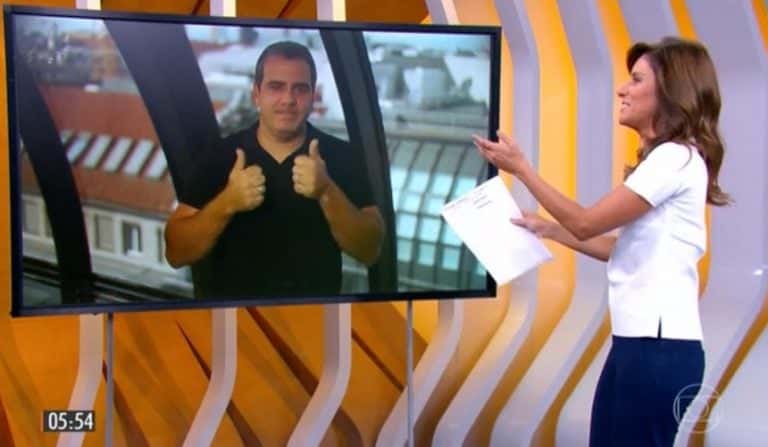 Apresentadora do "Hora Um" caiu no riso (Foto: Reprodução)