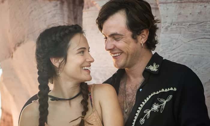 Bianca Bin e Sérgio Guizé em "O Outro Lado do Paraíso". (Foto: Raquel Cunha/TV Globo)