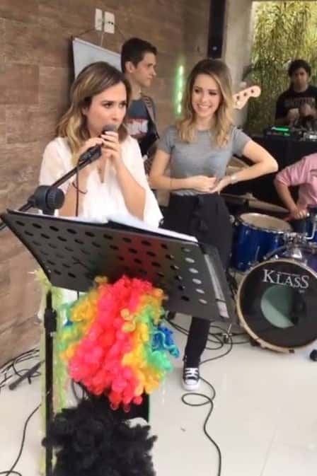 Tatá Werneck canta com sandy em aniversário Foto: reprodução/instagram