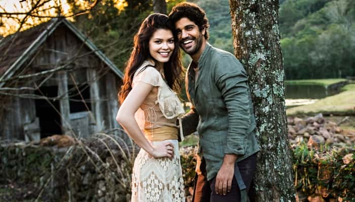 Maria Vitória (Vitória Strada) e Inácio (Bruno Cabrerizo) em 'Tempo de Amar' (Foto: Globo/João Miguel Júnior)