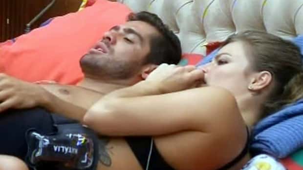 Yuri e Nathalia no "BBB 13" (Foto: Reprodução)