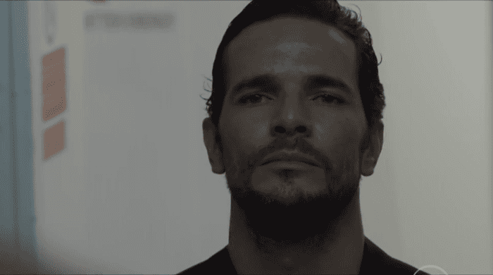Vitor (Daniel de Oliveira) em cena de "Os Dias Eram Assim" (Foto: Reprodução/Globo)