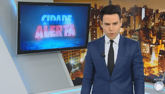 Luiz Bacci no comando do "Cidade Alerta" (Foto: Reprodução/Record)