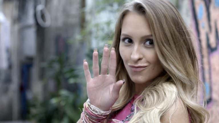 Carine é rival de Bibi e quer Rubinho só para ela. (Foto: TV Globo)