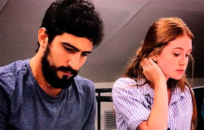 Elenco de "Deus Salve o Rei" faz leitura do texto. (Foto: Reprodução/Instagram)