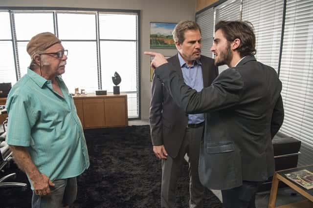 Abel (Tonico Pereira), Ruy (Fiuk) e Dantas (Edson Celulari) em cena de "A Força do Querer" (Foto: Globo/Estevam Avellar)
