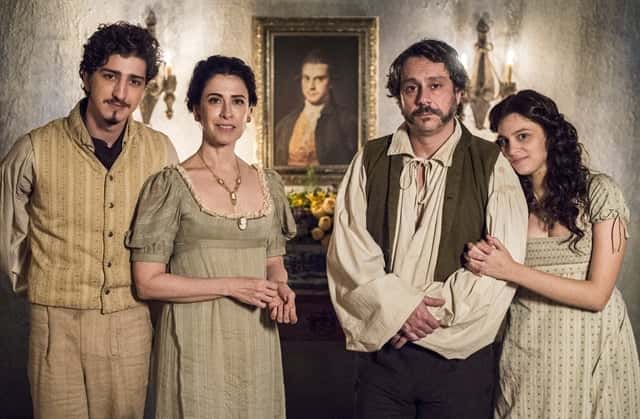 Johnny Massaro, Fernanda Torres, Alexandre Nero e Lara Tremouroux em "Filhos da Pátria" (Foto: Globo/Estevam Avellar)