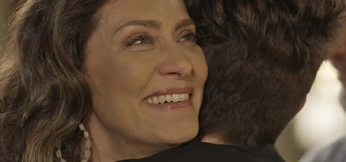 Joyce se anima com gravidez de Ivan. (Foto: Reprodução/TV Globo)