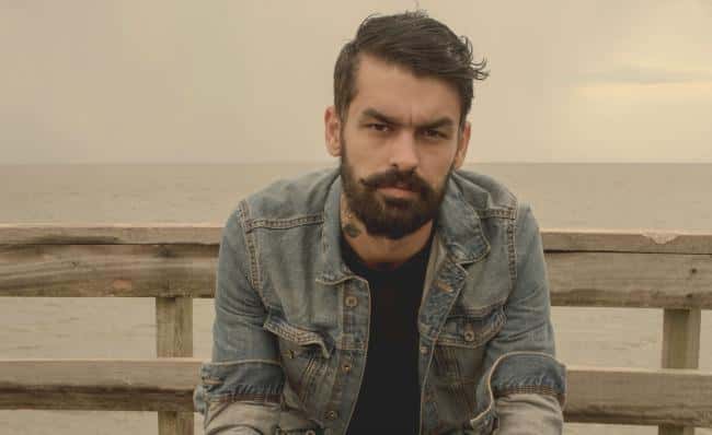 O cantor e guitarrista Esteban Tavares (Foto: Divulgação)