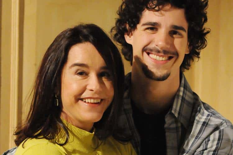 Pedro e sua mãe, Lucélia Santos. Foto - divulgação.