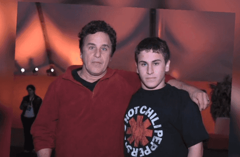 Marcos e Davi juntos. Foto - reprodução/You Tube.