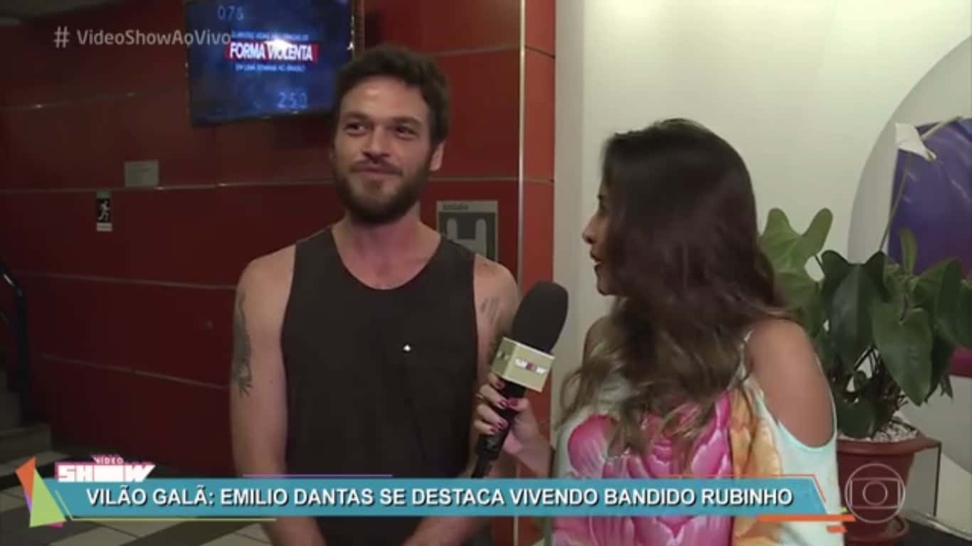 O ator Emilio Dantas participou do "Vídeo Show". (Foto: Reprodução/Globo)