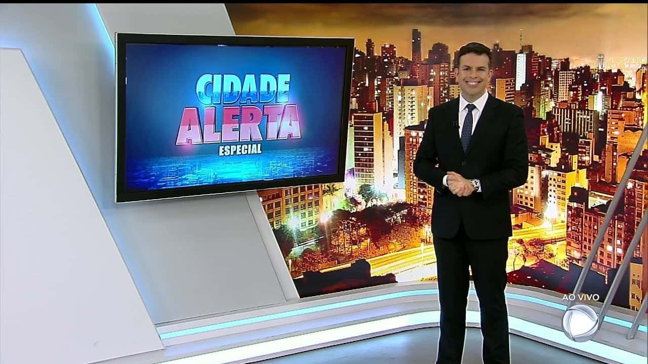 O apresentador Matheus Furlan. (Foto: Reprodução/Record)