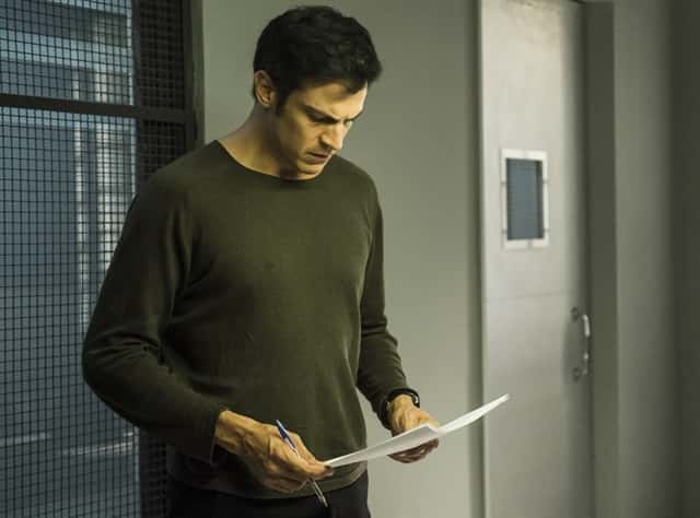 Eric (Mateus Solano) em cena de "Pega Pega" (Foto: Globo/João Miguel Júnior)