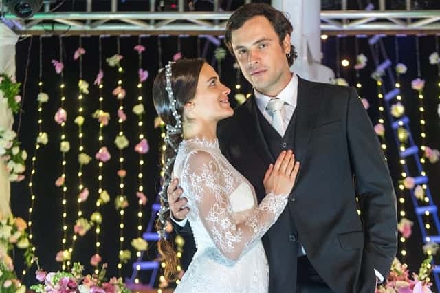 Clara (Bianca Bin) e Gael (Sergio Guizé) em O Outro Lado do Paraíso (Foto: Globo/Raquel Cunha)