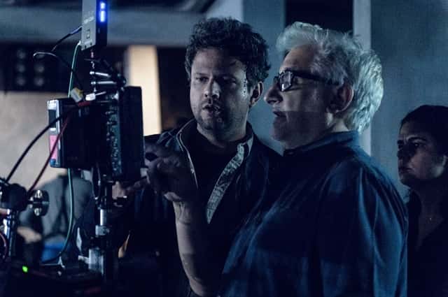Selton Mello confere as imagens gravadas com o diretor Luciano Moura (Foto: Globo/Ramón Vasconcelos)