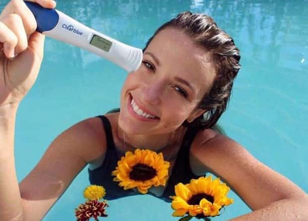 Juliana Didone anuncia gravidez e enche o cofrinho. (Foto: Reprodução/Instagram)