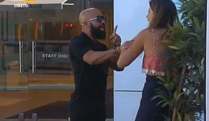 Momento em que Nilton Bala intimida Isabel Figueira no "Biggest Deal". (Foto: Reprodução/TVI)