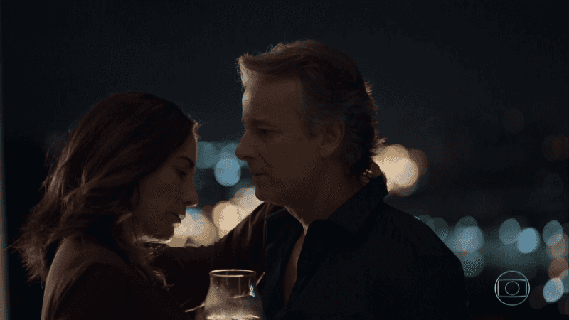 Elizabeth (Gloria Pires) e Renan (Marcello Novaes) em cena de "O Outro Lado do Paraíso" (Foto: Reprodução/Globo)