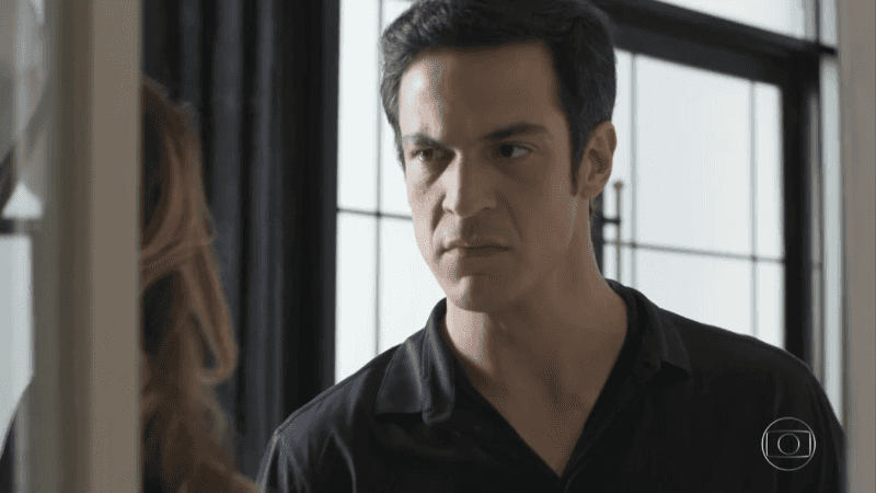 Eric (Mateus Solano) em cena de Pega Pega (Foto: Reprodução/Globo)