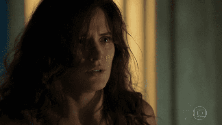 Clara (Bianca Bin) em cena de O Outro Lado do Paraíso (Foto: Reprodução/Globo)