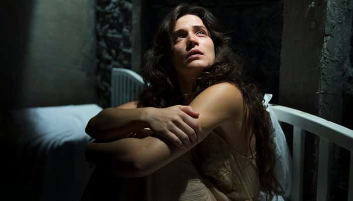 Clara (Bianca Bin) em cena de O Outro Lado do Paraíso (Foto: Globo/Raquel Cunha)