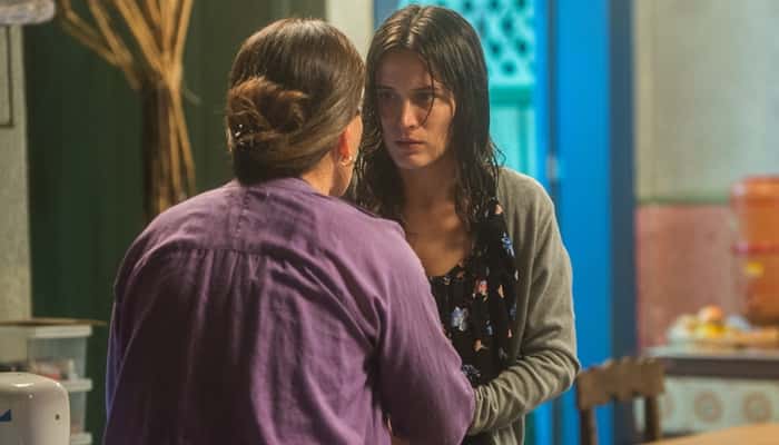 Duda (Gloria Pires) e Clara (Bianca Bin) em cena de O Outro Lado do Paraíso (Foto: Globo/Raquel Cunha)